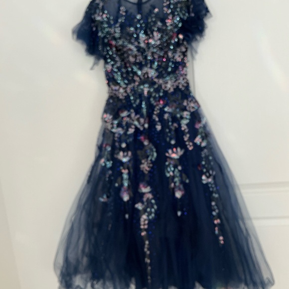 GORGEOUS MAC DUGGAL MIDNIGHT FLUTTER SLEEVE EMBELLISHED SEQIN DRESS  SIZE 4 - Picture 3 of 16